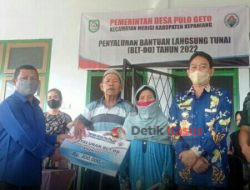 Pemdes Pulo Geto Bagikan BLT-DD 89 KK Tahap 2 di TA 2022 