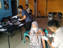 Kegiatan Vaksinasi Covid-19 Untuk Masyarakat Masih Berlangsung Di Klinik Polres Singkawang