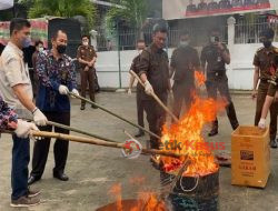 Kejari Tanjab Barat Musnahkan Barang Bukti Kasus Inkrach