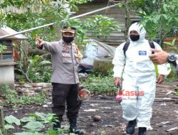 Satgas Ops II Aman Nusa Polda Kalbar Lakukan Penyemprotan  di Kandang Kambing Ternak Milik Warga