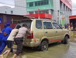 Laksanakan Patroli Bersama saat Banjir, Ini yang Dilakukan Personel Polres Kapuas Hulu