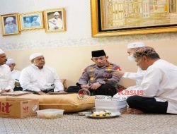 Takziah ke Rumah Duka Habib Zen Bin Umar, Kapolri: Beliau Saya Anggap Ayah Sendiri