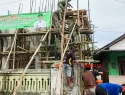 Babinsa Koramil Sumberrejo Bojonegoro Cor Dek Lantai Masjid Dusun Megal