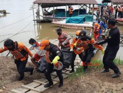 Tiga Hari Pencarian Korban Laka Air, Akhirnya Polsek Putussibau Utara Bersama Tim SAR Gabungan Berhasil Temukan Korban