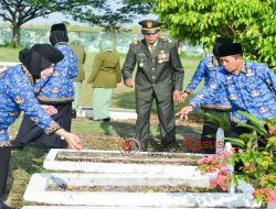 Rangkaian HUT TNI ke- 77, Kodim Bojonegoro Ziarah ke Makam Pahlawan