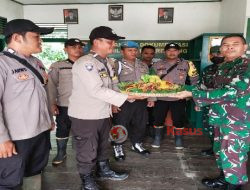 Polres Kubu Raya bersama Jajaran Memberikan Kejutan Hut TNI ke-77