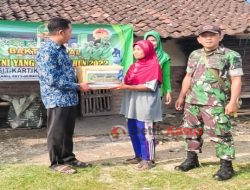 HUT ke- 77 TNI, Babinsa dan Persit Koramil Baureno Kodim Bojonegoro Gelar Bakti Sosial