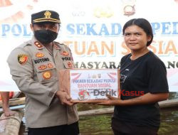 Polres Sekadau Salurkan Bansos Untuk Korban Banjir di Kecamatan Belitang Hilir