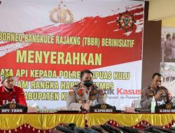 Polres Kapuas Hulu Terima Penyerahan Puluhan Pucuk Senpi Rakitan dari Masyarakat