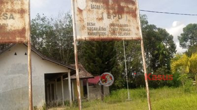 Kantor Kades Sinar Baru, Dijadikan Tontonan Masyarakat 