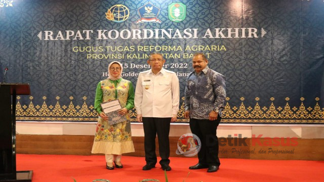 Gubernur Kalbar H. Sutarmidji S.H., M.Hum., menghadiri Rakor Akhir GTRA Provinsi Kalbar Tahun 2022 di Hotel Golden Tulip Pontianak, Rabu (14/12/2022). (Foto: Prana)