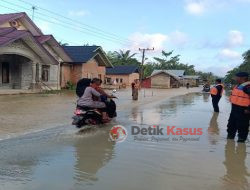 Tim Sar Kompi 2 Batalyon B Pelopor  Sat-Brimobda Aceh, Tanggulangi Banjir di Kecamatan Bendahara-Aceh Tamiang