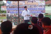 Dandim 1206/Putussibau memberikan kata sambutan dalam acara Coffe Morning bersama unsur Forkopimda dan Tokoh Masyarakat Kabupaten Kapuas Hulu, Kalbar,  Jumat, (13/01/2023). (Foto: Dokumen Pendim 1206/PSB)