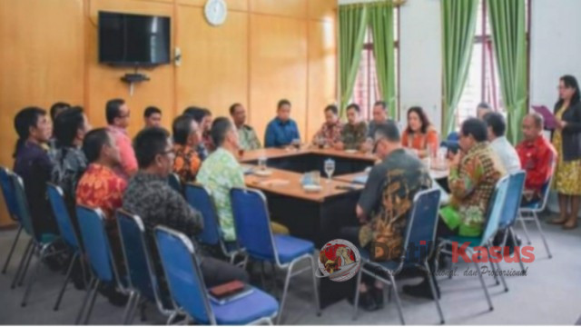 Sekda Humbahas pimpin pelaksanaan Sertijab para OPD di lingkungan Pemkab Humbahas, bertempat di Kantor BKPSDM,  Jumat (13/1/2023). (Foto: Evendy)