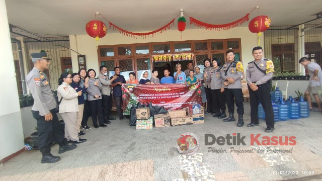 Polresta Pontianak melalui Panitia Nataru 2023 menggelar Baksos di Panti Asuhan Tetesa Bakti dan Graha Werdha Marie Joseph Pontianak, Kalimantan Barat, Jumat (13/1/2023). (Foto: Dokumen Humas Polresta Pontianak)