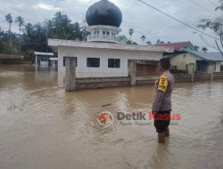 Banjir Rendam Pemukiman Penduduk, Personel Polsek Samudera Imbau Warga Matikan Arus Listrik