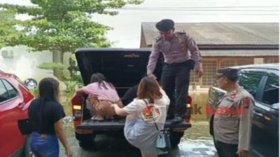 Polsek Singkawang Barat Monitoring dan Kroscek Air yang Menggenang Akibat Curah Hujan Tinggi