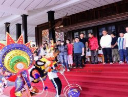 Gubernur Kalbar Sutarmidji Terima Naga dan Barongsai di Pendopo Gubernur