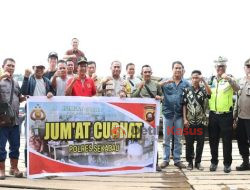 Polres Sekadau Gelar Jumat Curhat di Desa Seberang Kapuas