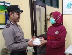 Polsek Losari Berbagi Makan Sahur kepada Masyarakat