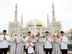 Momen Idul Fitri Wagub Kalbar Ria Norsan bersama Keluarga