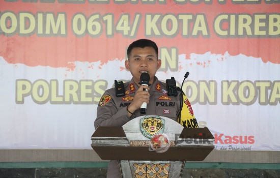 Kapolres Cirebon Kota,AKBP Ariek Indra Sentanu, S.H, S.I.K, M.H. menyampaikan ucapan terima kasih atas kesempatan mengikuti kegiatan halal bi halal sinergitas TNI-Polri. Bertempat di Pendopo 76 Kodim 0614/Kota Cirebon, Senin (1/5/2023). (Foto: Dokumen Humas Polres Cirebon Kota)