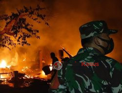 Respon Cepat Polsek Beber Tangani Kebakaran Kandang Ayam di Desa Kamarang Lebak