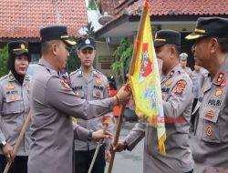 Kapolres Cirebon Kota Memberikan Reward dan Punishment kepada Polsek Jajaran