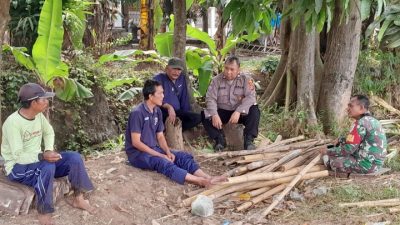 Bhabinkamtibmas dan Babinsa Desa Munjul Monitoring Proyek Irigasi