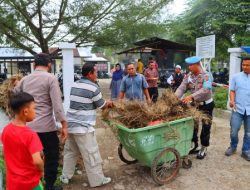 Polri Gelar Pembersihan Sampah Serentak, Polres Aceh Tamiang Melaksanakan Bersih Sampah Bersama Masyarakat di Desa Kesehatan