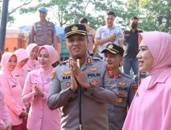 Kapolres Ciko beserta Ketua Bhayangkari Cabang Cirebon Kota kunjungi TK dan SD Kemala Bhayangkari