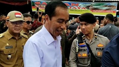 Presiden Jokowi Kunjungi Pasar Pagi Kepahiang Disambut dengan Semangat