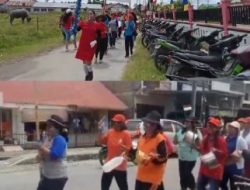 Sambut HUT RI ke-78, Emak-emak bersama TPKK Desa Sibuntuon Parpea gelar Pawai Tampilkan Drum Band Pakai Barang Bekas