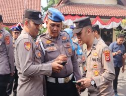 Si Propam Polres Cirebon Kota Melaksanakan Pengecekan Aplikasi HP Personil