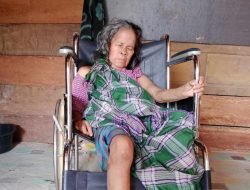 Nenek Lansia Buta, Kurang Mampu dan Sakit-sakitan