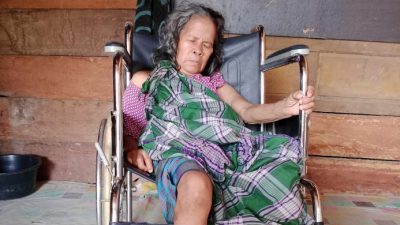 Nenek Lansia Buta, Kurang Mampu dan Sakit-sakitan