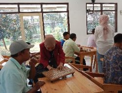 Mahasiswa Universitas Muhammadiyah Malang dan University Kebangsaan Malaysia, melakukan pendampingan Baca Tulis Braille