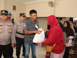 Peringati HUT Humas Ke-72, Polres Cirebon Kota Bagikan Puluhan Paket Sembako Kepada Masyarakat