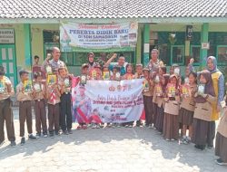 Peduli Budaya Literasi, Polsek Utbar Berikan Buku Ke SDN Samadikun Kota Cirebon