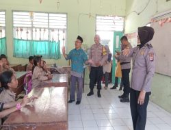 Polsek Utbar dukung budaya literasi bagikan buku pendidikan sejumlah sekolah