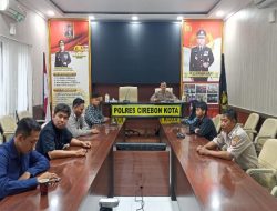 Si Humas Polres Cirebon Kota Ikuti Acara Dialog Penguatan Internal Polri Guna Pemantapan Komunikasi Publik Menuju Polri Presisi Via Zoom Metting