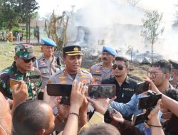 Kapolres Cirebon Kota Tinjau Langsung Kebakaran Gudang Rongsok