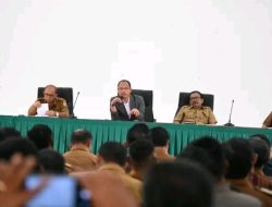 Bupati Dosmar Banjarnahor Rapat Bersama Kepala Desa se-Kabupaten Humbahas tentang Singkronisasi Pelaksanaan APBDes 2024