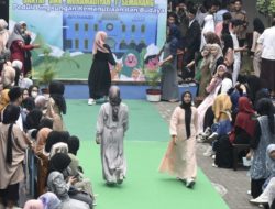 Peringati Hari Santri SMK Muhammadiyah 1 Semarang Gelar Fashion Show