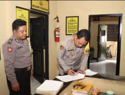 Pastikan Kesiapsiagaan Personil, Kapolres Cirebon Kota Cek Piket Jaga Tahanan