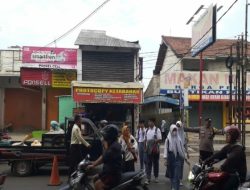 Sebrangkan warga, personil  Polsek Seltim Polres Cirebon Kota implementasikan yanmas  gatur  pagi