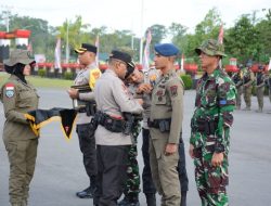 Kapolri Beri Penghargaan Pin Emas Kepada Prajurit TNI dan Anggota Polri yang tergabung dalam Satgas Operasi Damai Cartenz 2023