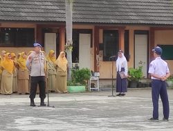 Kasipropam Polres Kendal Menjadi Pembina Upacara di SMP Negeri 3 Kendal