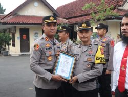 Berprestasi, 8 Personel Humas Polres Cirebon Kota Mendapat Penghargaan Kapolres Ciko