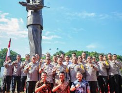 Resmikan Monumen Patung Hoegeng Iman Santoso di Mapolda Jateng, Kapolda : “Spirit Pak Hoegeng Di Hati Personil Polda Jateng